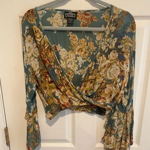 NEVER WORN long sleeve crop top size medium